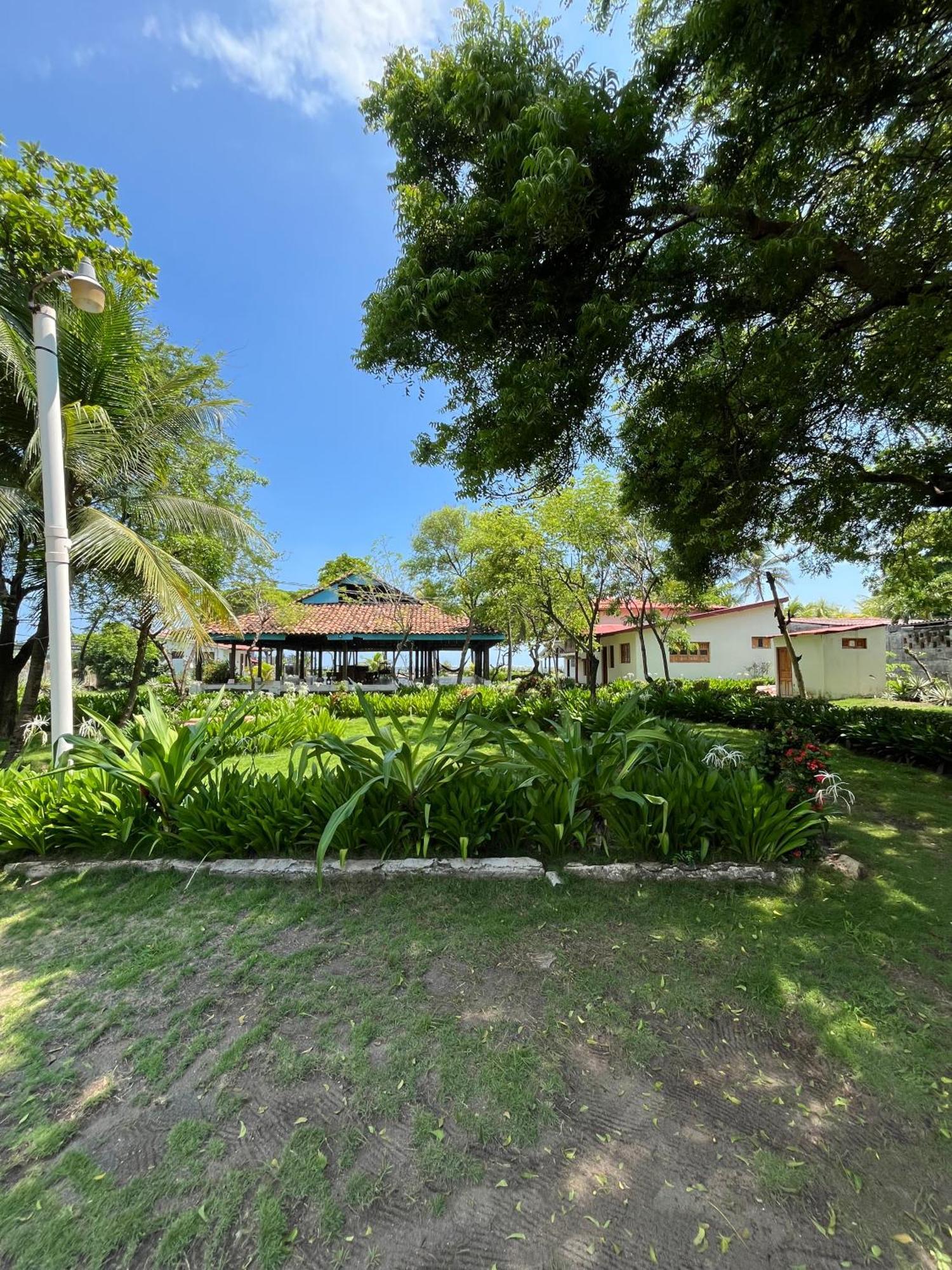 Casa De Playa Los Moncada León Exterior foto